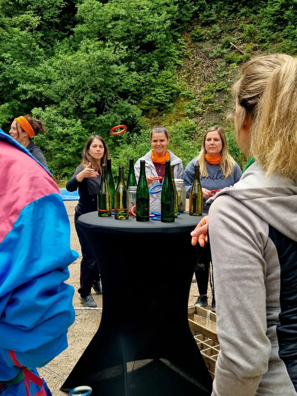 Olympiade bronzée font du ski lancé d'anneaux